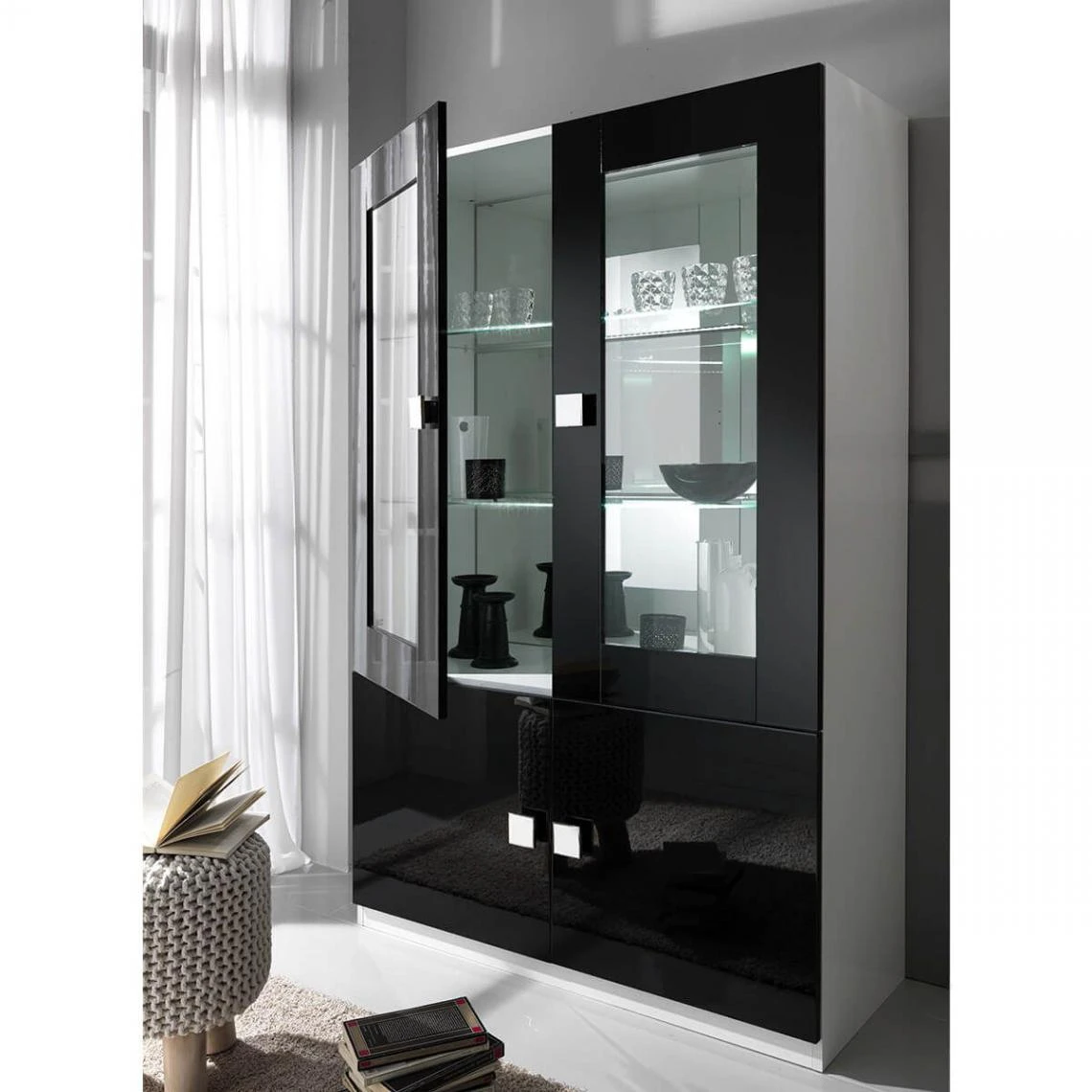 Altobuy COLUMBUS - Vitrine 4 Portes Laquée Brillant Blanc Et Noir 5 Altobuy COLUMBUS - Vitrine 4 Portes Laquée Brillant Blanc Et Noir – Image 3